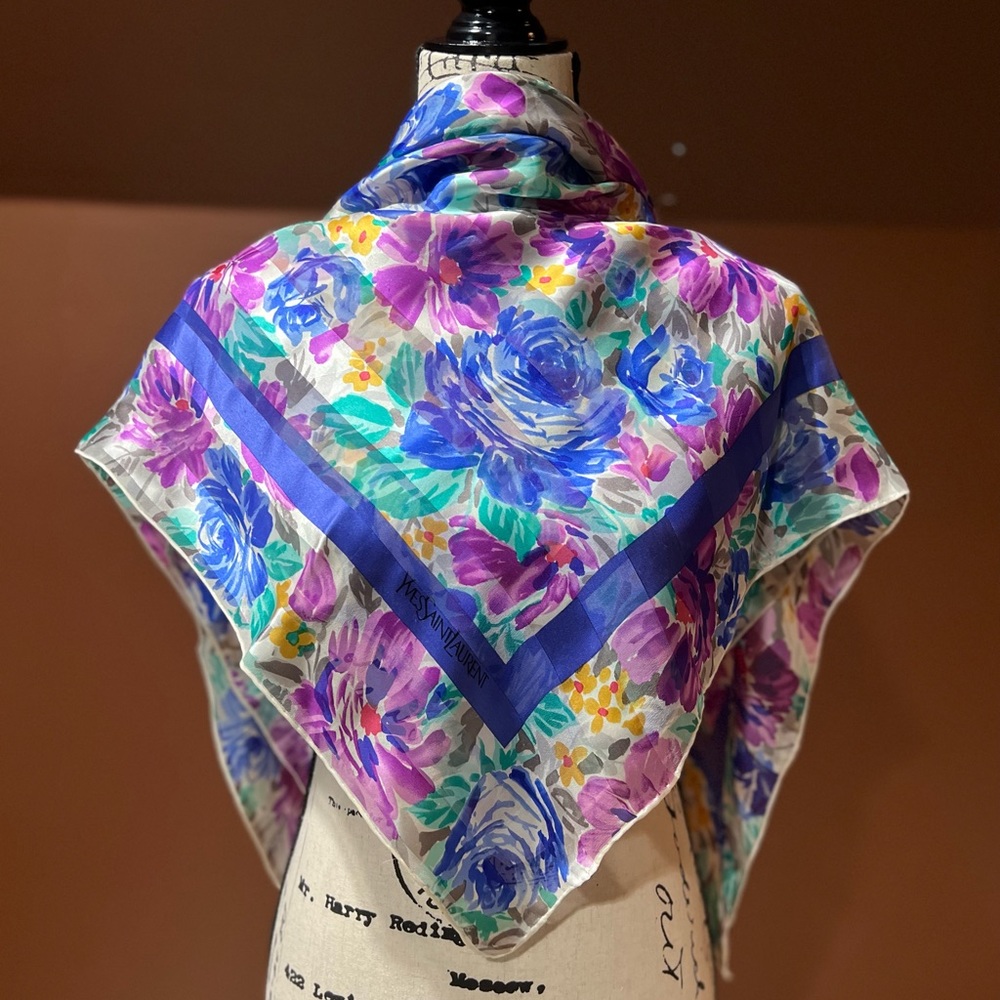 Beautiful Vintage silk scarf.